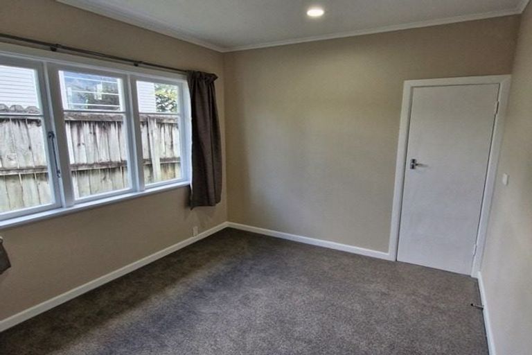 Photo of property in 33 Withers Road, Glen Eden, Auckland, 0602