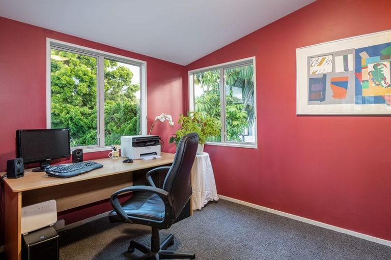 Photo of property in 27 Ocean View Road, Milford, Auckland, 0620