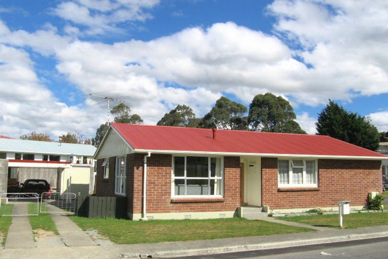 Photo of property in 24 Speargrass Grove, Timberlea, Upper Hutt, 5018
