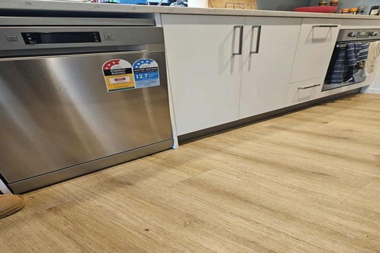 Photo of property in 2/99 Konini Road, Titirangi, Auckland, 0604