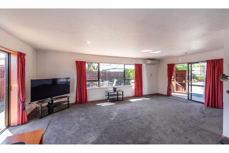 Photo of property in 2/17 Wiremu Street, Redwood, Christchurch, 8051