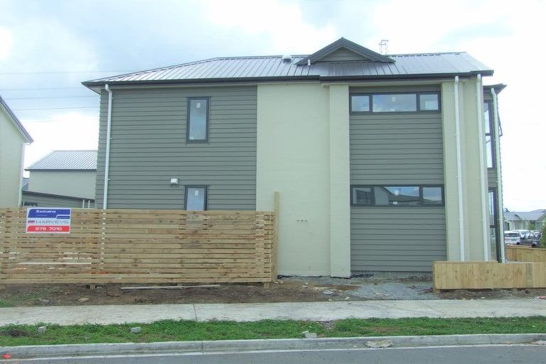 Photo of property in 2 Rere Close, Takanini, 2112