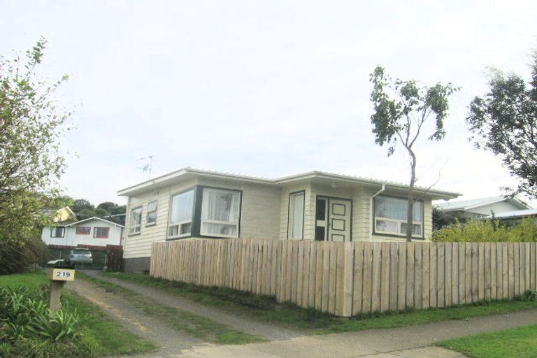 Photo of property in 219a Dowse Drive, Maungaraki, Lower Hutt, 5010