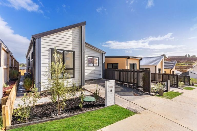 Photo of property in 42 Taukahiwi Road, Pukekohe, 2120