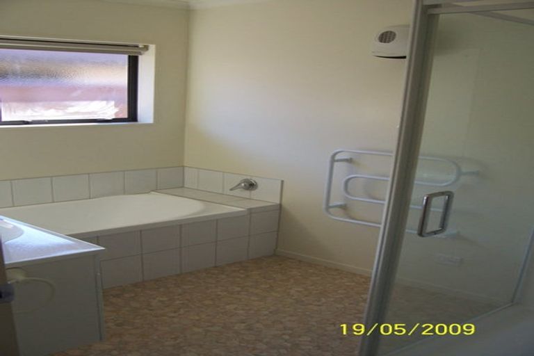 Photo of property in 9 Cascade Way, Paraparaumu, 5032