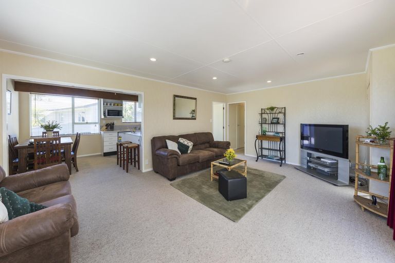 Photo of property in 129 Apollo Parade, Milson, Palmerston North, 4414