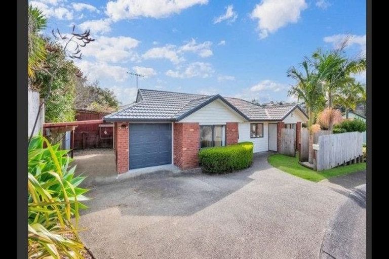 Photo of property in 30 Zefiro Drive, Massey, Auckland, 0614