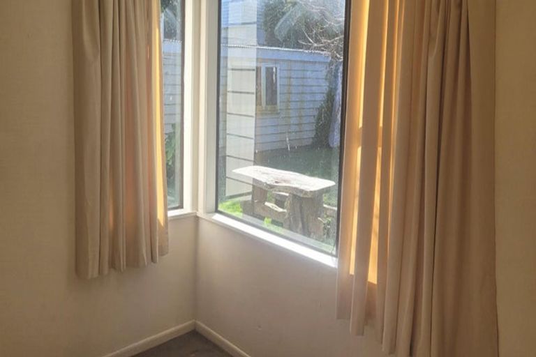 Photo of property in 94 Mana Esplanade, Paremata, Porirua, 5026