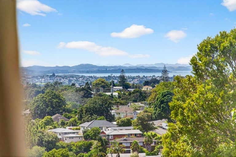 Photo of property in 5 Verran Road, Birkenhead, Auckland, 0626