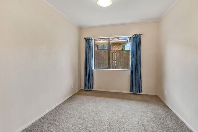 Photo of property in 3/2 Channing Crescent, Botany Downs, Auckland, 2010