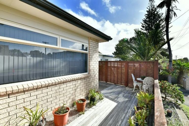 Photo of property in 10 Centreway Road, Orewa, 0931