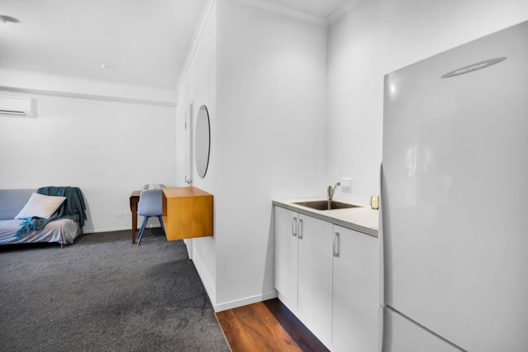 Photo of property in 82 Awanui Street, Merrilands, New Plymouth, 4312