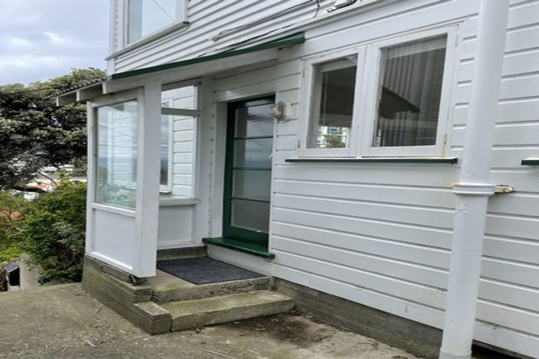 Photo of property in 10a Oriental Terrace, Mount Victoria, Wellington, 6011