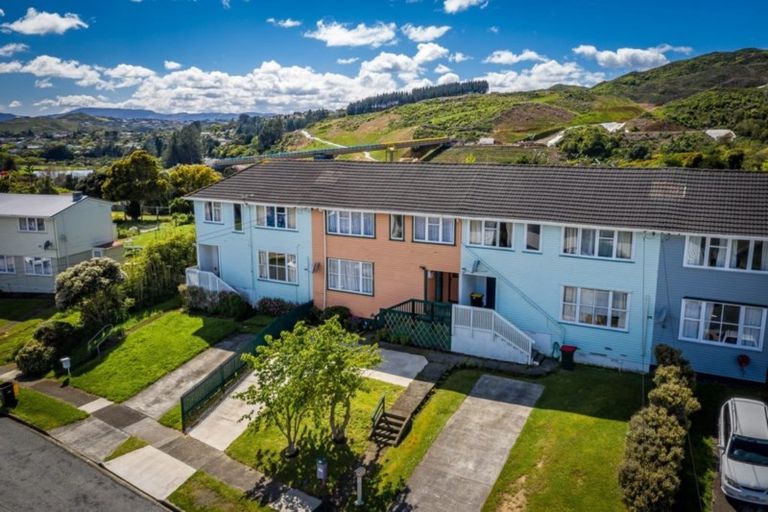 Photo of property in 25 Roberts Street, Tawa, Wellington, 5028