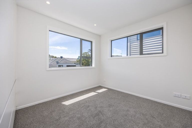 Photo of property in 3/94 Target Road, Totara Vale, Auckland, 0629