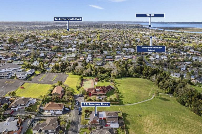 Photo of property in 2/9 Milwaukee Place, Glendene, Auckland, 0602