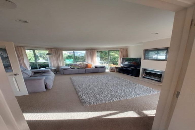 Photo of property in 54 Roberta Crescent, Orewa, 0931