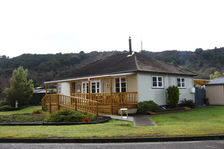 Photo of property in 51 Davis Street, Reefton, 7830