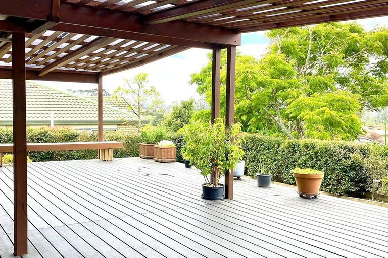 Photo of property in 12 Chadlington Avenue, Henderson, Auckland, 0612