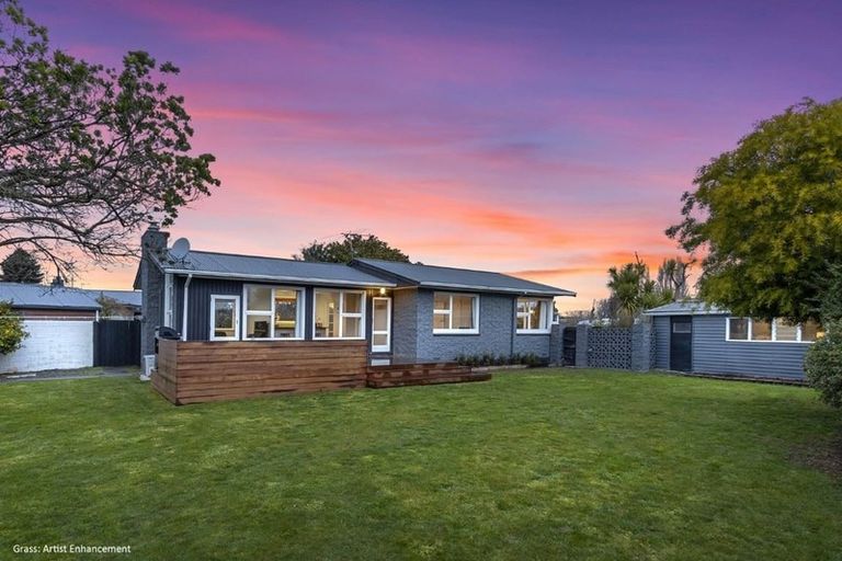 Photo of property in 15 Inca Place, Redwood, Christchurch, 8051
