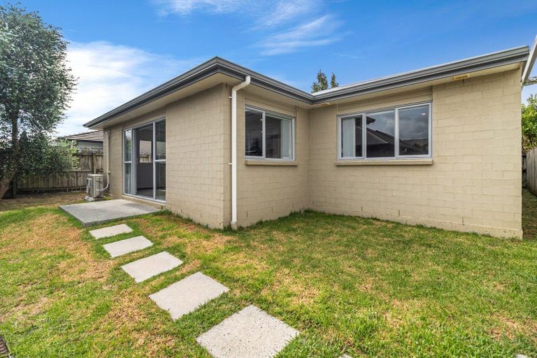 Photo of property in 110 Popokatea Drive, Takanini, 2112