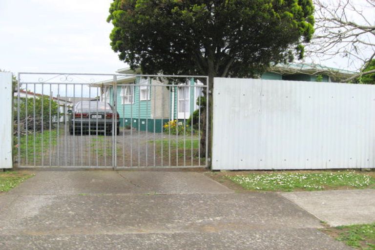 Photo of property in 9 Convair Crescent, Mangere, Auckland, 2022
