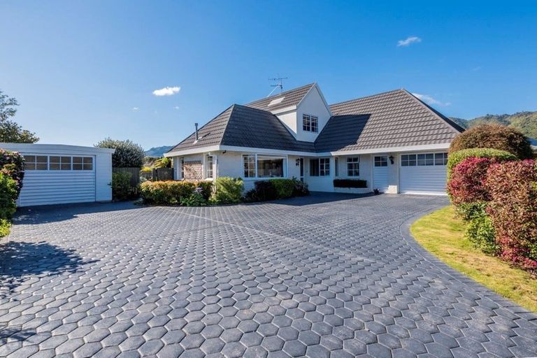 Photo of property in 32 Andrew Street, Waikanae, 5036