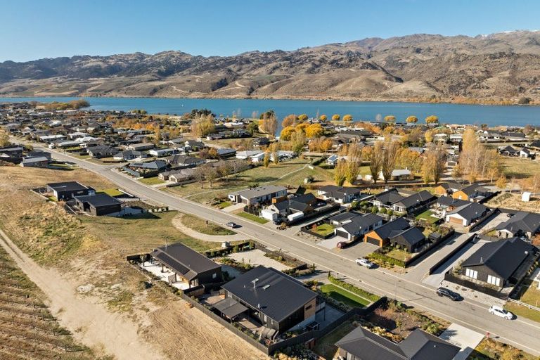 Photo of property in 45 Stratford Drive, Mount Pisa, Cromwell, 9383