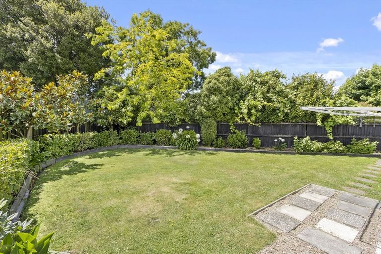 Photo of property in 12 Chatswood Place, Bishopdale, Christchurch, 8051