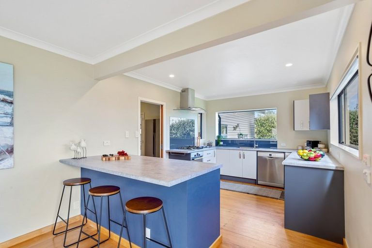 Photo of property in 66 Constable Road, Muriwai, Waimauku, 0881