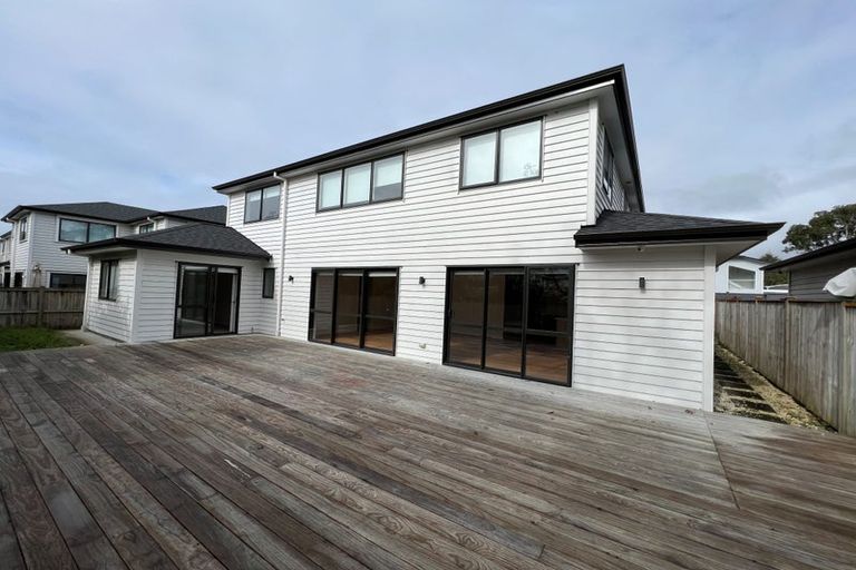Photo of property in 9 Ti Kouka Place, Te Atatu Peninsula, Auckland, 0610