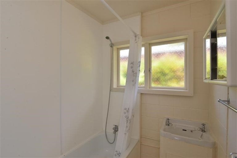 Photo of property in 2 Konini Road, Titirangi, Auckland, 0604