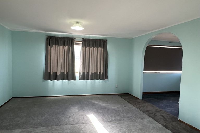 Photo of property in 121a Seabrook Avenue, New Lynn, Auckland, 0600