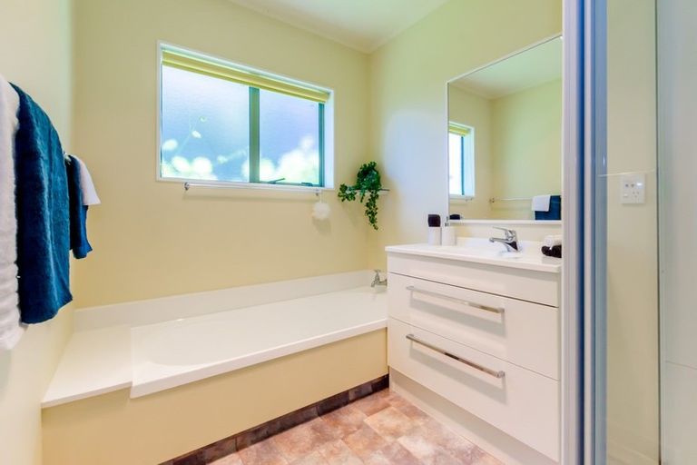 Photo of property in 7 Tobys Way, Waikanae Beach, Waikanae, 5036