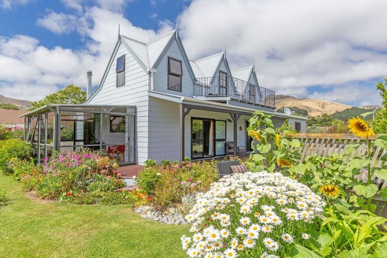 Photo of property in 11 Warner Place, Heathcote Valley, Christchurch, 8022