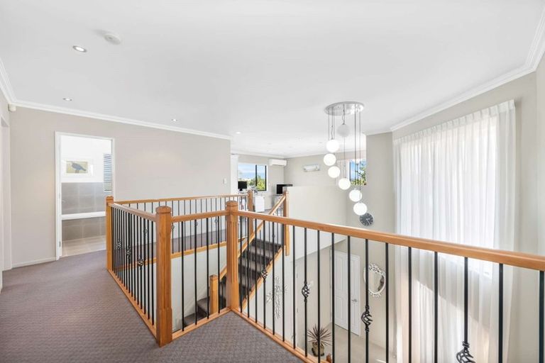 Photo of property in 9 Jomard Terrace, Northcross, Auckland, 0632