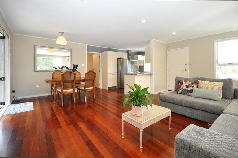 Photo of property in 13 Clensmore Place, Torbay, Auckland, 0630