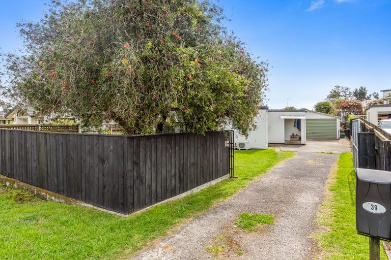Photo of property in 39 Raumati Road, Raumati Beach, Paraparaumu, 5032