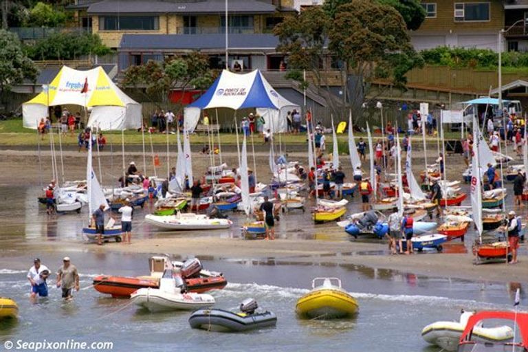 Photo of property in 24a Korotaha Terrace, Rothesay Bay, Auckland, 0630