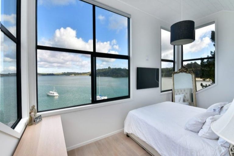 Photo of property in 254 Wade River Road, Wade Heads, Whangaparaoa, 0932