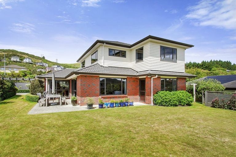 Photo of property in 189 Woodman Drive, Tawa, Wellington, 5028