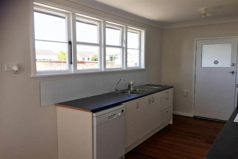 Photo of property in 24 Paul Crescent, Fairfield, Hamilton, 3214