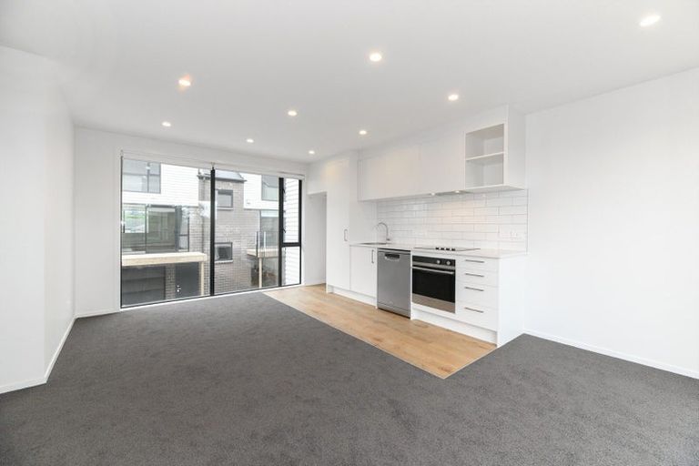 Photo of property in 5/1 Fruitvale Road, New Lynn, Auckland, 0600