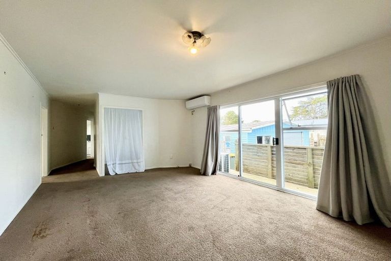 Photo of property in 25 Lendic Avenue, Henderson, Auckland, 0612
