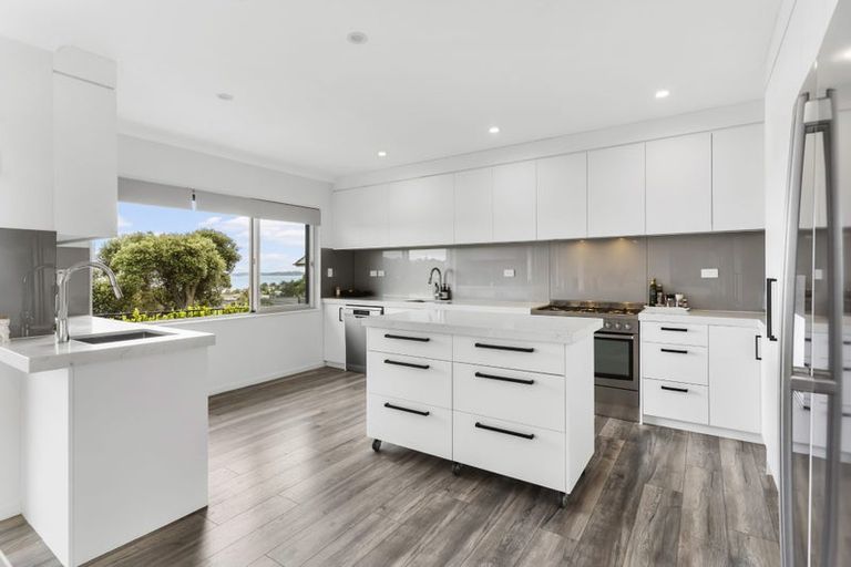 Photo of property in 17 Chilton Place, Howick, Auckland, 2014