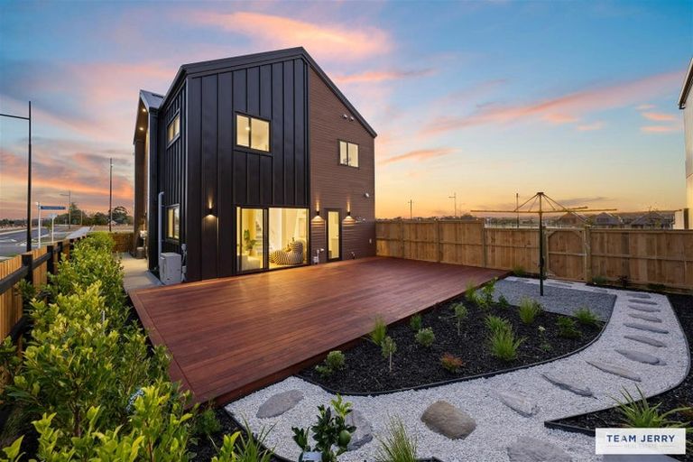 Photo of property in 37 Maungakaraka Road, Karaka, 2580