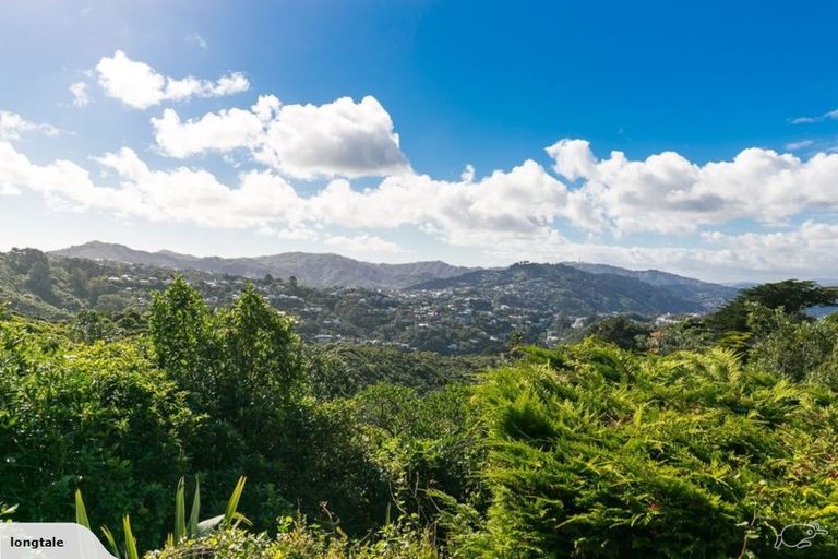 Photo of property in 6 Ashton Fitchett Drive, Brooklyn, Wellington, 6021