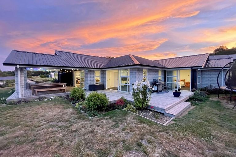 Photo of property in 12 Lochinvar Lane, Acacia Bay, Taupo, 3385