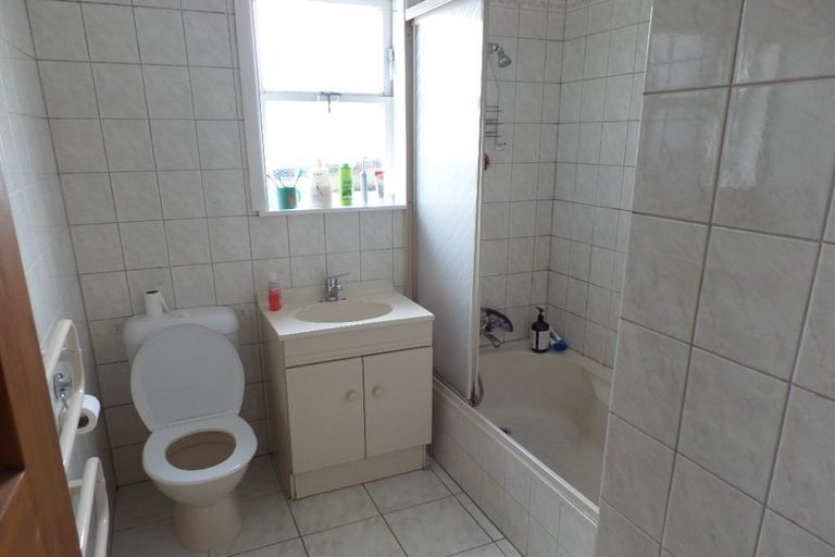 Photo of property in 13 Broadbent Street, Riccarton, Christchurch, 8041