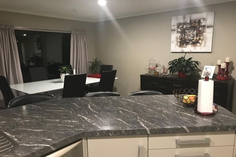 Photo of property in 22 Percy Kinsman Crescent, Riverstone Terraces, Upper Hutt, 5018